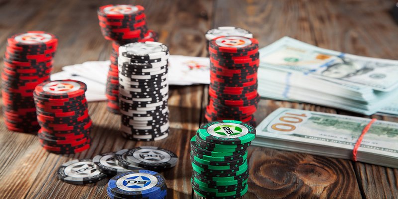 Trong game bài poker sẽ có tổng cộng 4 vòng đặt cược